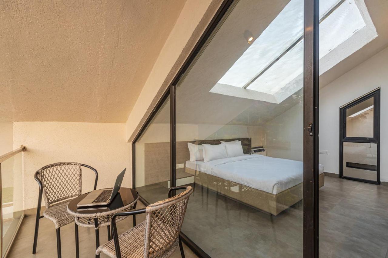 Saffronstays Stargazer, Karjat - Luxury Pool Villa With Lake View Eksteriør bilde