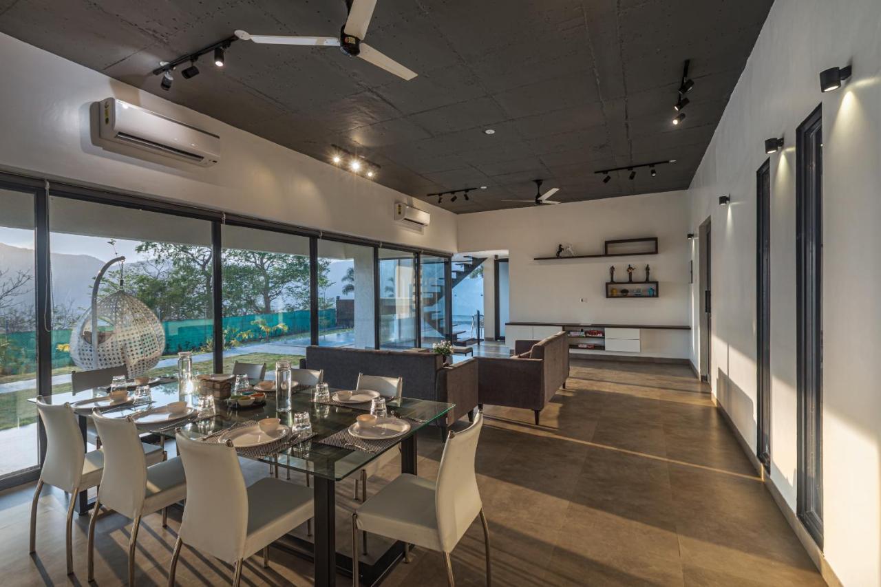 Saffronstays Stargazer, Karjat - Luxury Pool Villa With Lake View Eksteriør bilde