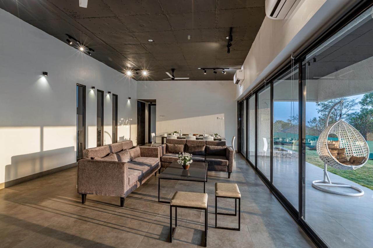Saffronstays Stargazer, Karjat - Luxury Pool Villa With Lake View Eksteriør bilde