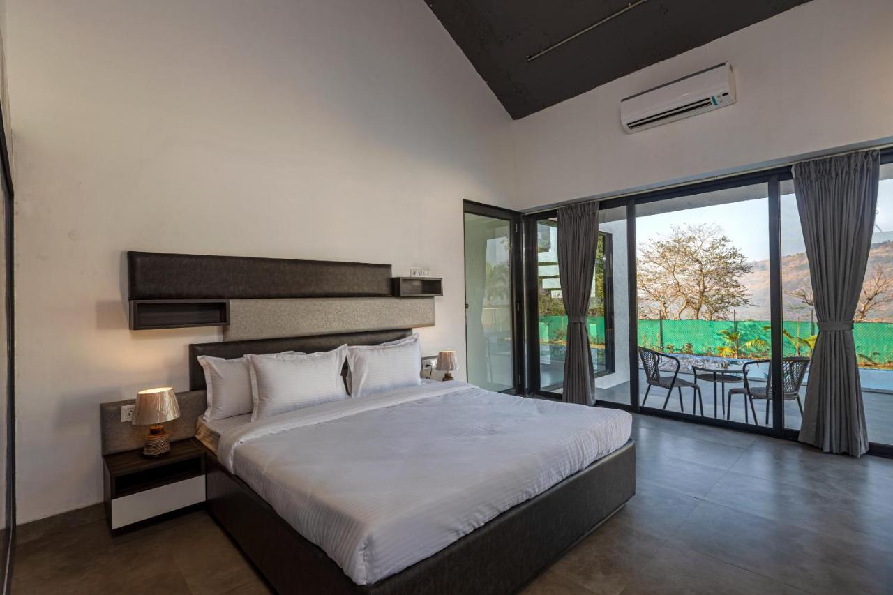 Saffronstays Stargazer, Karjat - Luxury Pool Villa With Lake View Eksteriør bilde