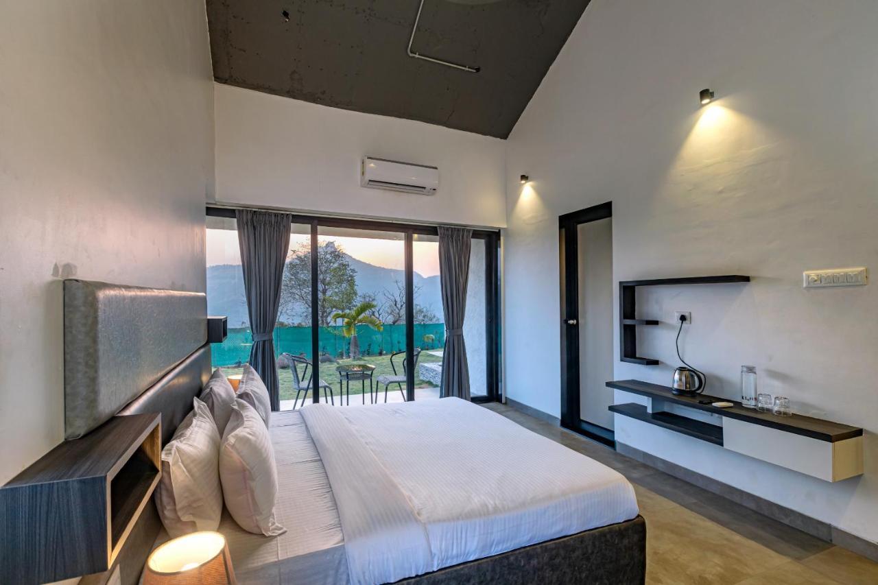 Saffronstays Stargazer, Karjat - Luxury Pool Villa With Lake View Eksteriør bilde