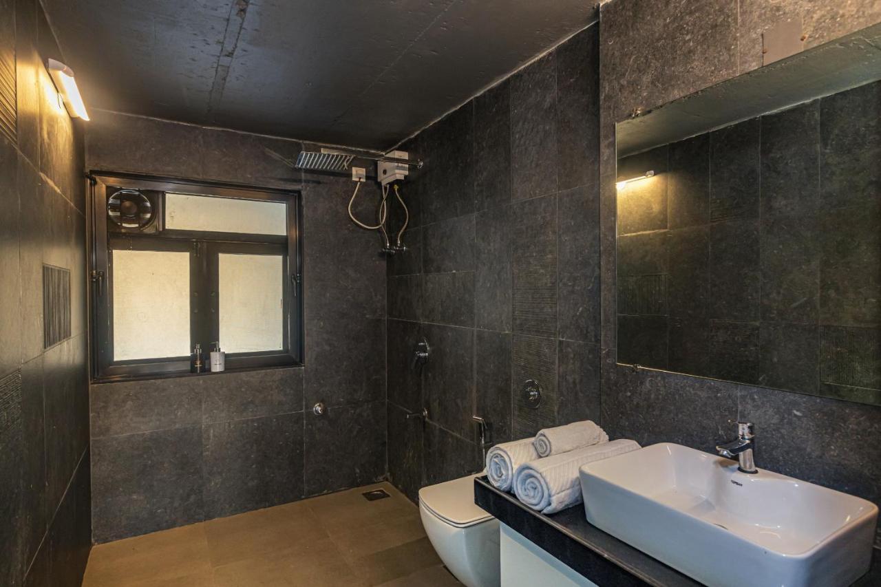 Saffronstays Stargazer, Karjat - Luxury Pool Villa With Lake View Eksteriør bilde