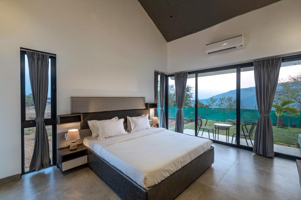 Saffronstays Stargazer, Karjat - Luxury Pool Villa With Lake View Eksteriør bilde