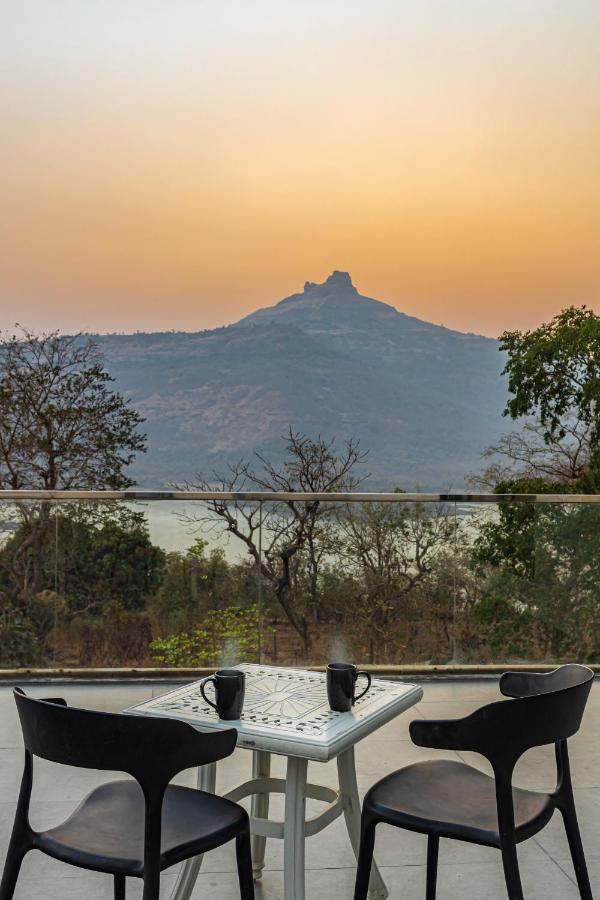 Saffronstays Stargazer, Karjat - Luxury Pool Villa With Lake View Eksteriør bilde